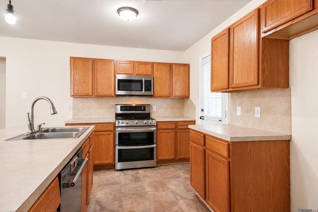12837 Mulberry Dr, Denham Springs, LA 70726