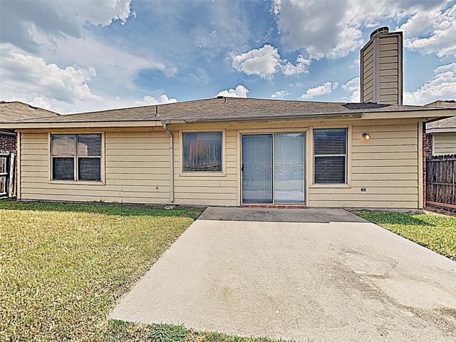 5117 Meridian Lane, Fort Worth, TX 76244