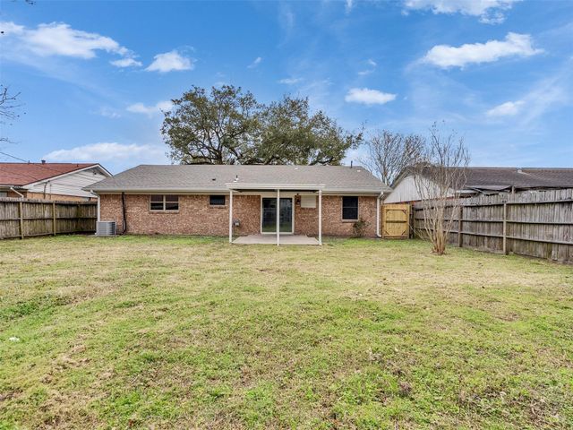501 Arbor Drive, Deer Park, TX 77536