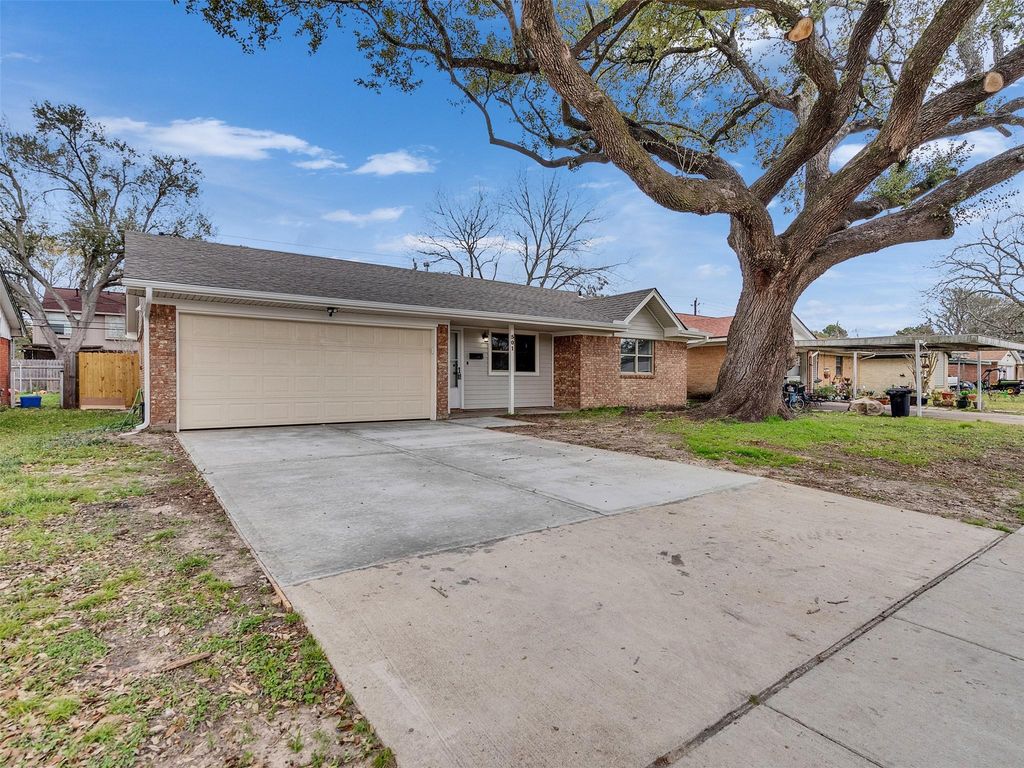501 Arbor Drive, Deer Park, TX 77536