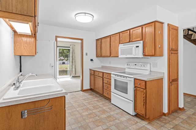 8757 75th Street S, Cottage Grove, MN 55016