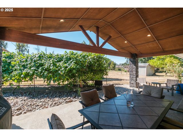 2225 MOLALLA Rd, Woodburn, OR 97071