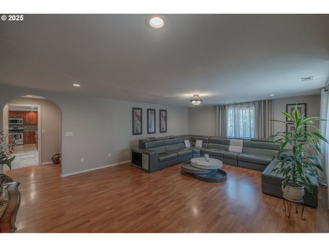 2225 MOLALLA Rd, Woodburn, OR 97071