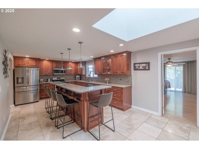 2225 MOLALLA Rd, Woodburn, OR 97071