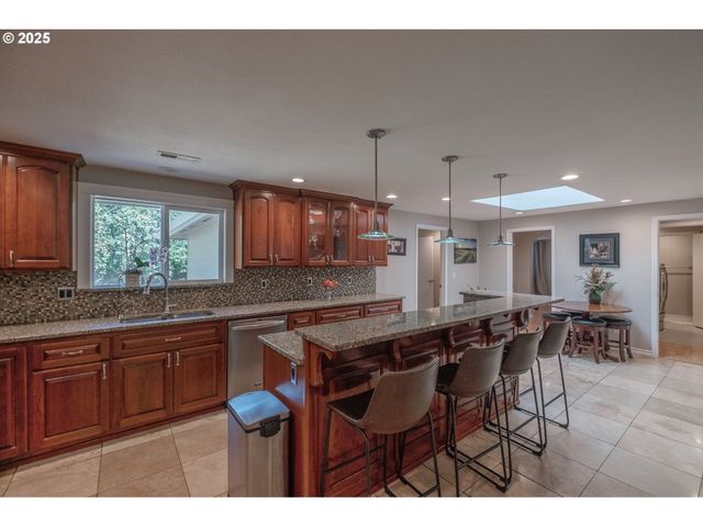 2225 MOLALLA Rd, Woodburn, OR 97071