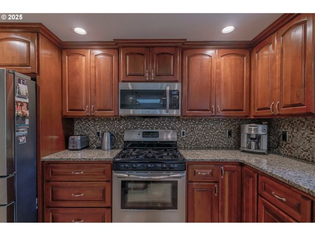 2225 MOLALLA Rd, Woodburn, OR 97071