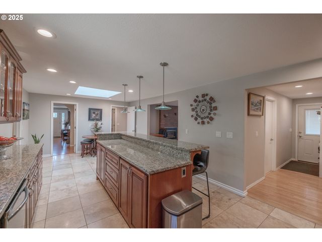 2225 MOLALLA Rd, Woodburn, OR 97071