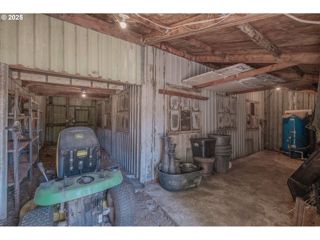 2225 MOLALLA Rd, Woodburn, OR 97071