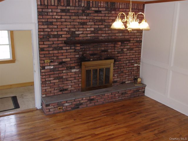 953 Ripley Lane, Oyster Bay, NY 11771