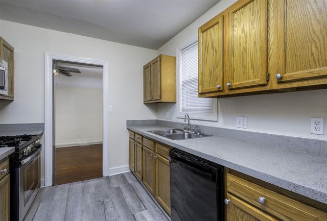 1234 E Elza Avenue, Hazel Park, MI 48030