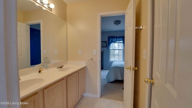 4320 Willowview Blvd, Louisville, KY 40299