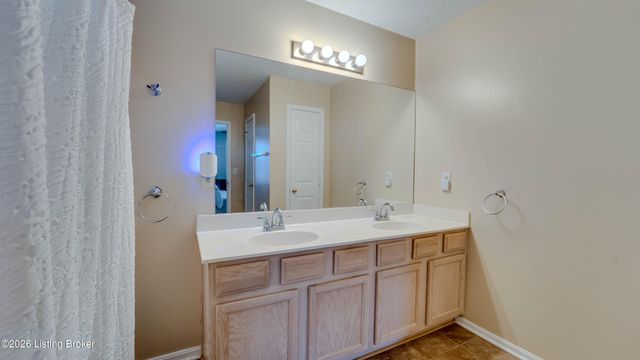 4320 Willowview Blvd, Louisville, KY 40299