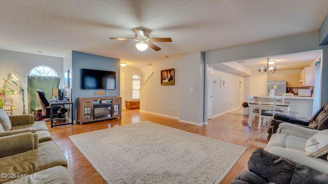 4320 Willowview Blvd, Louisville, KY 40299