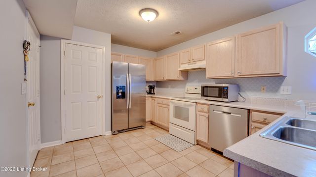 4320 Willowview Blvd, Louisville, KY 40299