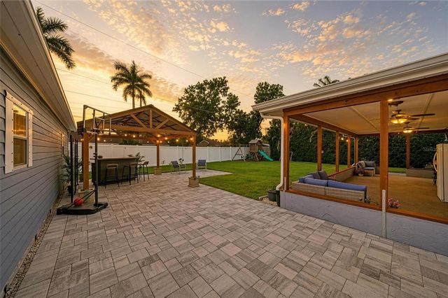 7611 18TH AVENUE NW, Bradenton, FL 34209