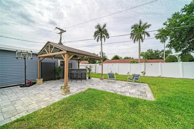 7611 18TH AVENUE NW, Bradenton, FL 34209