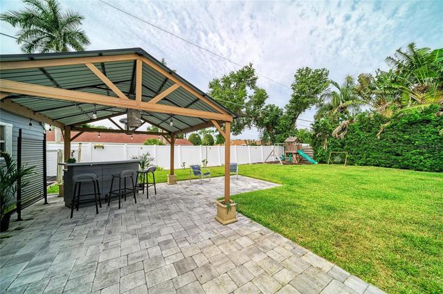 7611 18TH AVENUE NW, Bradenton, FL 34209