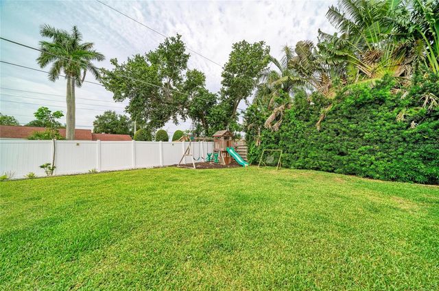 7611 18TH AVENUE NW, Bradenton, FL 34209