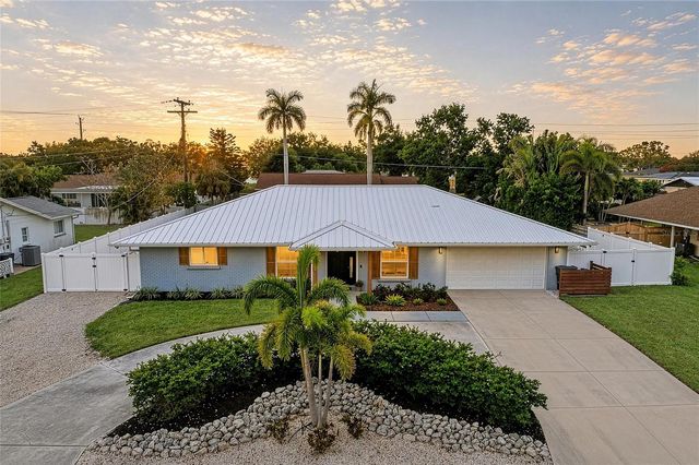 7611 18TH AVENUE NW, Bradenton, FL 34209