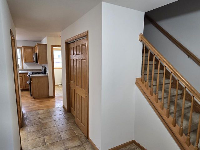 633 Stonehaven Drive, Sun Prairie, WI 53590