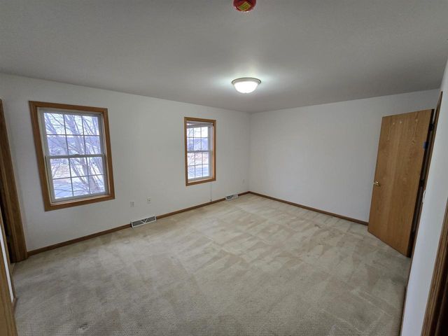 633 Stonehaven Drive, Sun Prairie, WI 53590