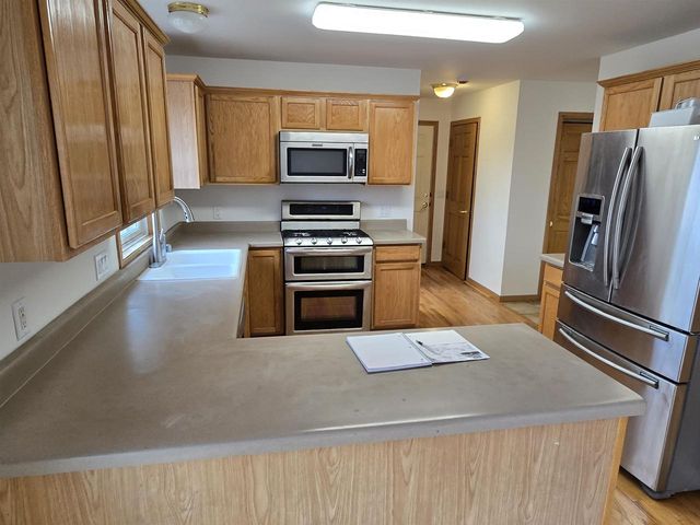 633 Stonehaven Drive, Sun Prairie, WI 53590
