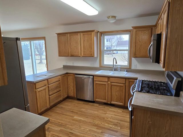 633 Stonehaven Drive, Sun Prairie, WI 53590