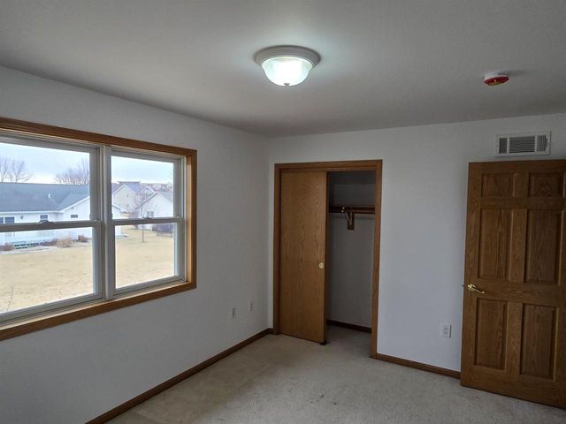 633 Stonehaven Drive, Sun Prairie, WI 53590
