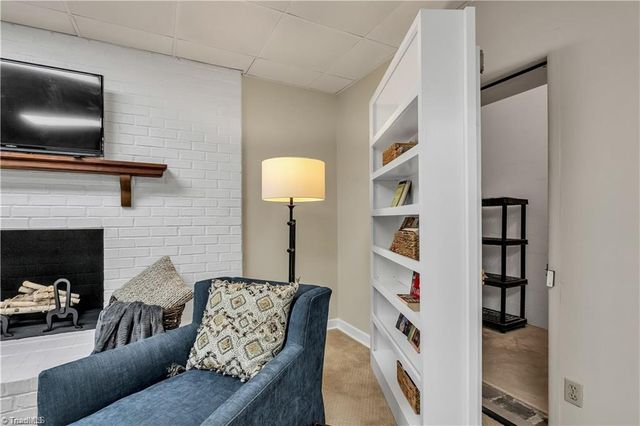 4141 Shattalon Drive, Winston-salem, NC 27106