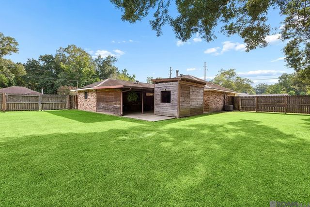 3214 Cedar St, Zachary, LA 70791