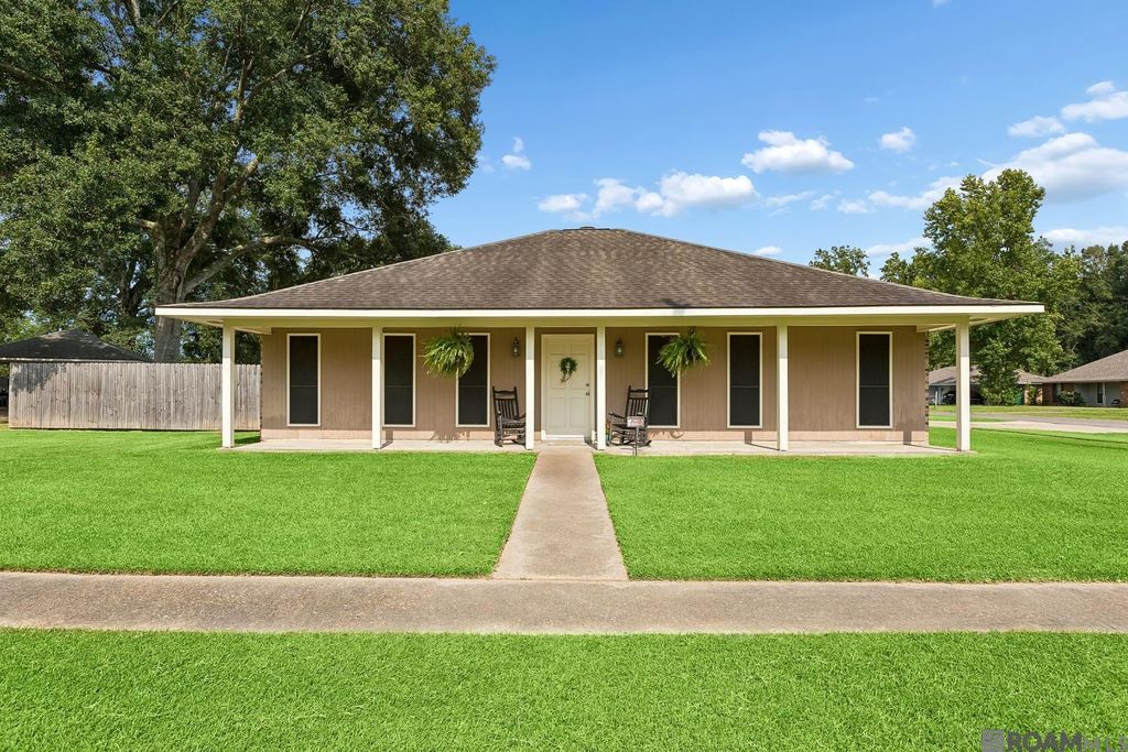 3214 Cedar St, Zachary, LA 70791
