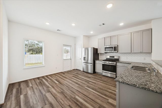 7306 Parkview Drive, Hitchcock, TX 77563