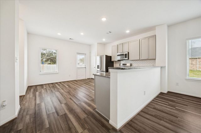 7306 Parkview Drive, Hitchcock, TX 77563