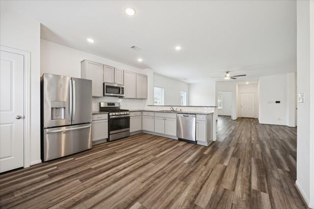 7306 Parkview Drive, Hitchcock, TX 77563