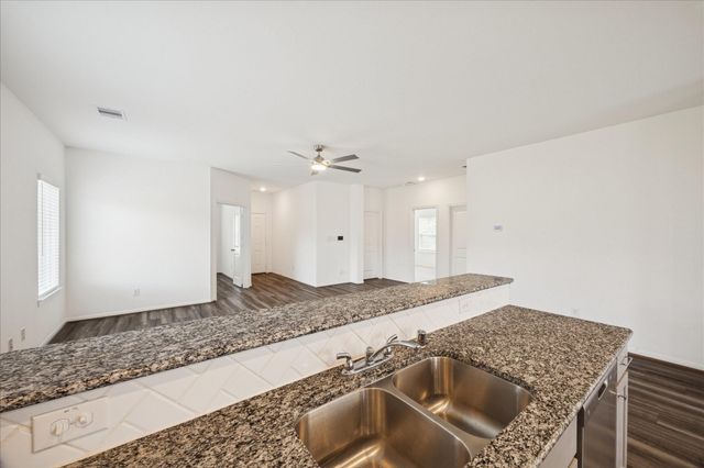 7306 Parkview Drive, Hitchcock, TX 77563