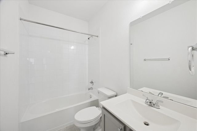 7306 Parkview Drive, Hitchcock, TX 77563