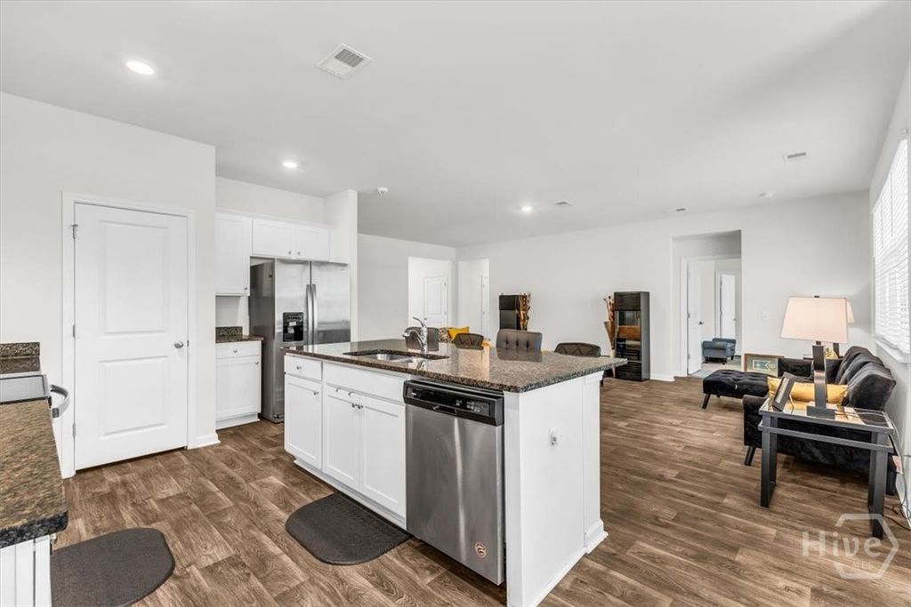 Image 10 of property listing at 11 Wedge Circle, Richmond Hill, GA 31324