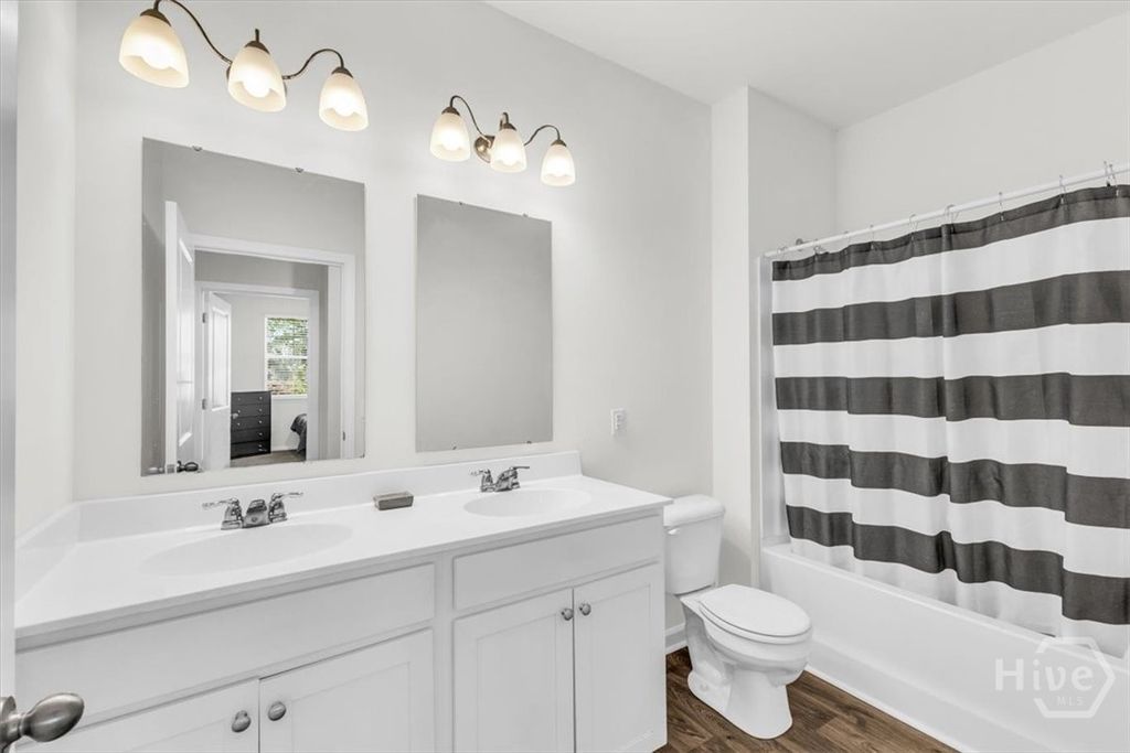 Image 14 of property listing at 11 Wedge Circle, Richmond Hill, GA 31324