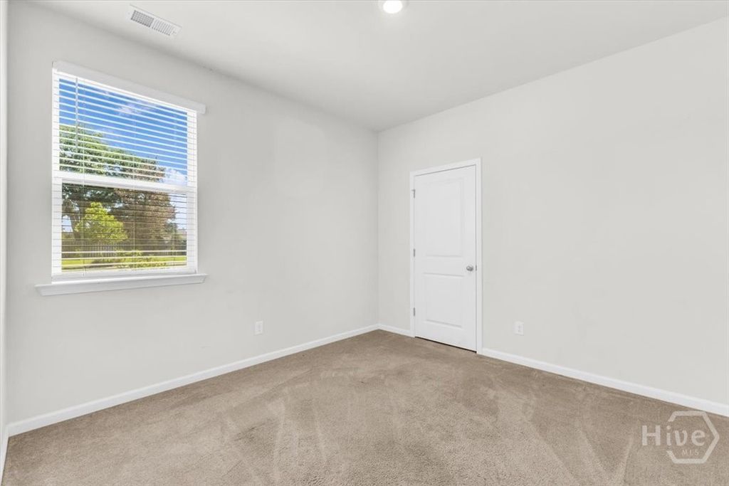 Image 17 of property listing at 11 Wedge Circle, Richmond Hill, GA 31324