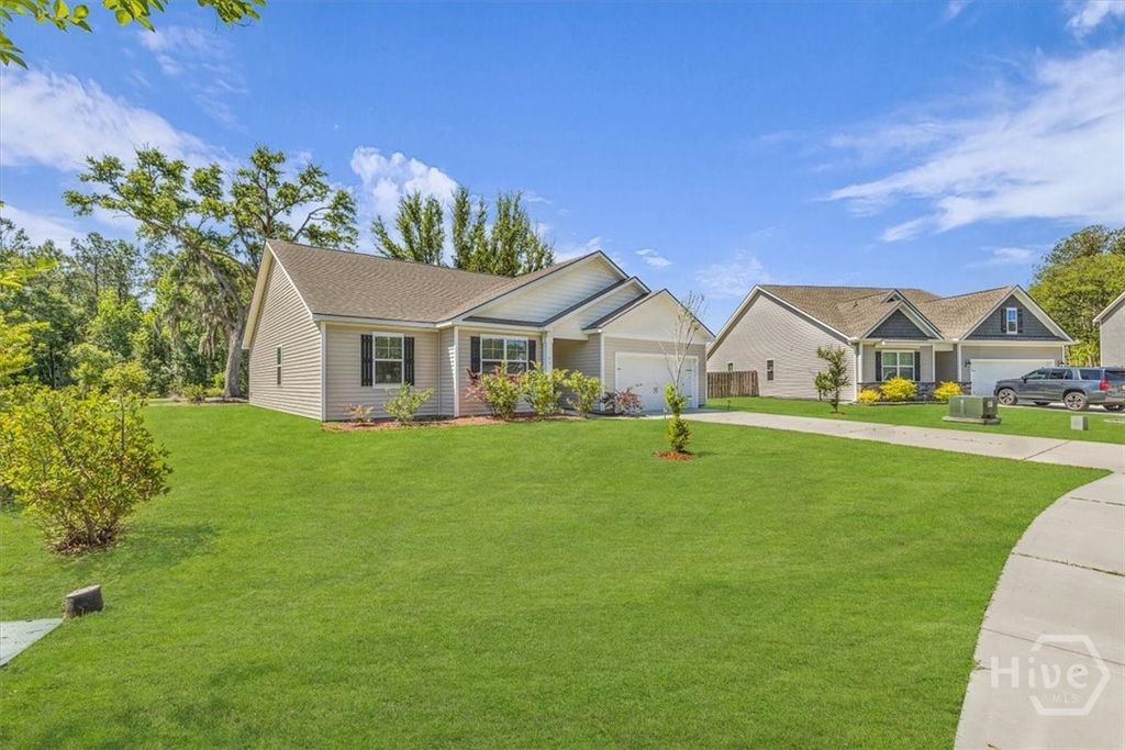 Image 2 of property listing at 11 Wedge Circle, Richmond Hill, GA 31324