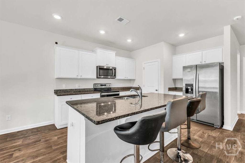 Image 9 of property listing at 11 Wedge Circle, Richmond Hill, GA 31324