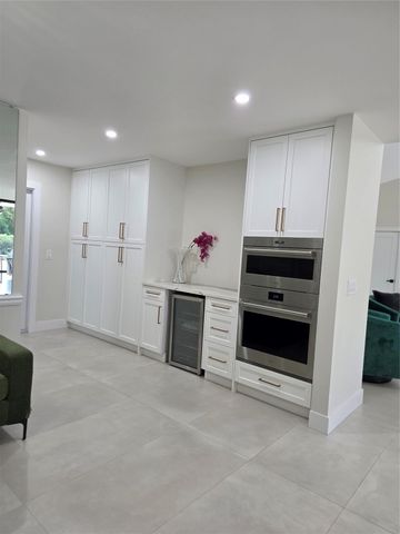 10486 Boca Woods Lane, Boca Raton, FL 33428