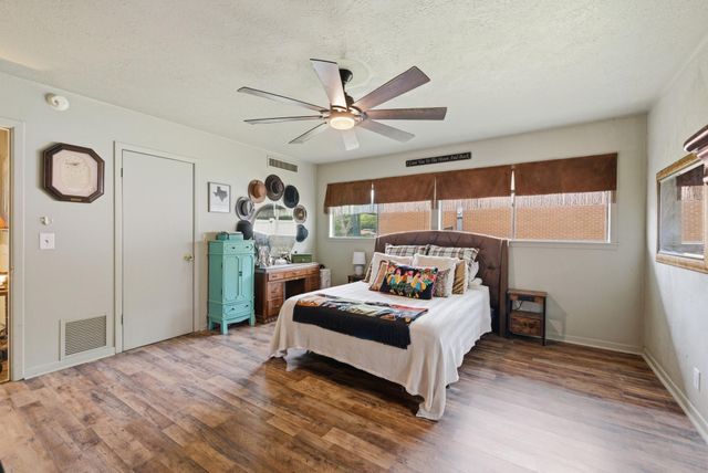 305 N Harvey Street, Caldwell, TX 77836
