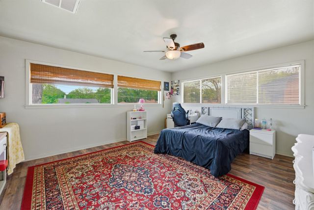 305 N Harvey Street, Caldwell, TX 77836