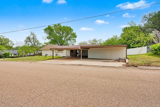 305 N Harvey Street, Caldwell, TX 77836