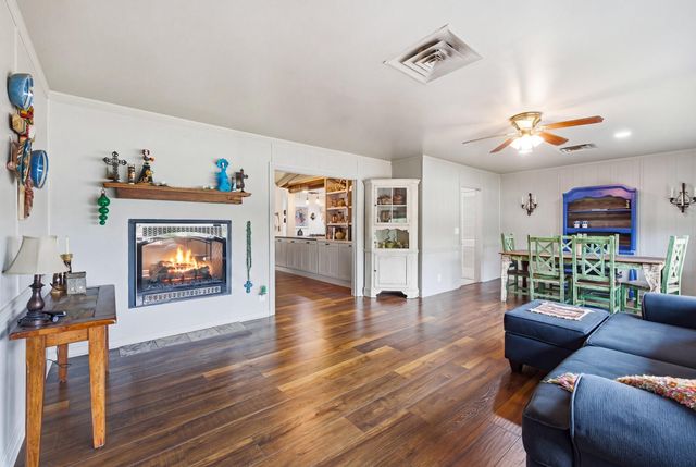305 N Harvey Street, Caldwell, TX 77836