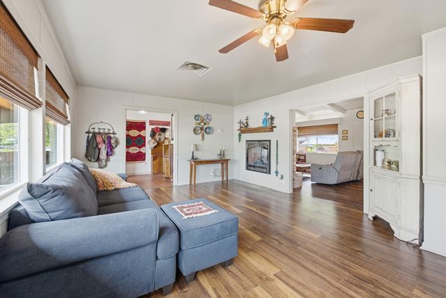 305 N Harvey Street, Caldwell, TX 77836