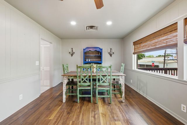 305 N Harvey Street, Caldwell, TX 77836