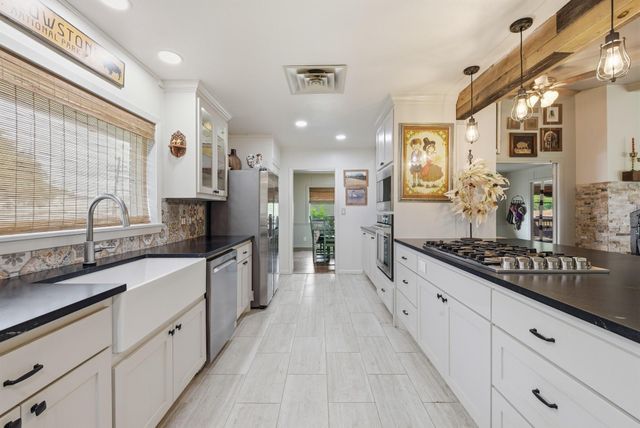 305 N Harvey Street, Caldwell, TX 77836
