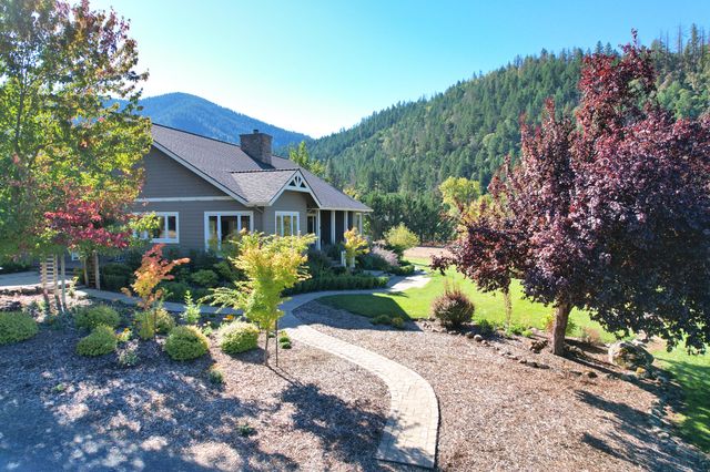 931 Hogan Road, Applegate, OR 97530